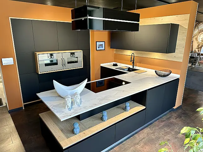 Moderne Designküche next 125 mit Gaggenau-Einbaugeräten