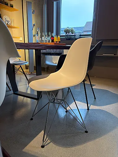 Eames Plastic Side Chair DSR