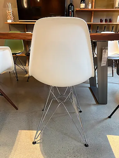 Eames Plastic Side Chair DSR