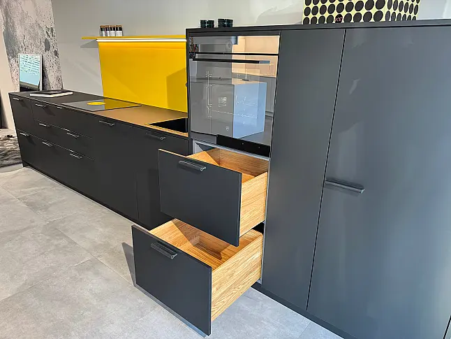 The Line - Kombination in Schwarz und Gelb mit Holz &amp; Leder