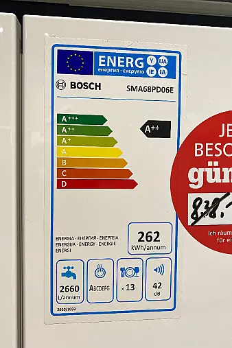 Koje 14 - Nobilia "Lux" Lack Weiss HGL + Bosch Geräte