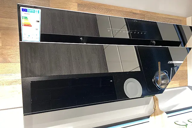 Koje 14 - Nobilia "Lux" Lack Weiss HGL + Bosch Geräte