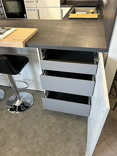 Schicke &amp; moderne U-Küche in Betonoptik