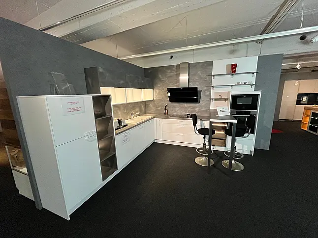 Nobilia Ausstellungsküche Lacklaminat Alpinweiß matt inkl. Neff-Geräte