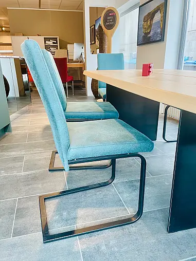 Massivholztisch mit Baumkante incl. 6 Stühlen