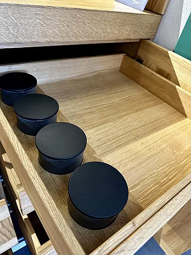 - Moderne Massivholzküche in Eiche und Keramik