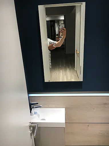 WC-Möbel / Badmöbel / Gäste-WC - Handwaschtisch und Spiegel und Rückwand-Paneelen + LED