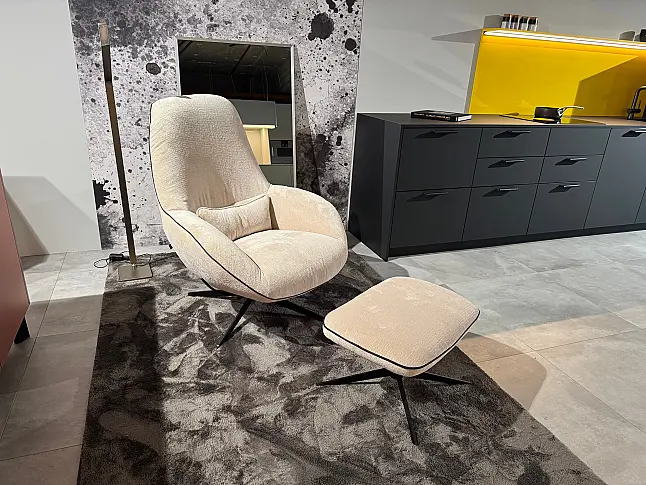 Lounge Sessel mit Fußhocker in Beige