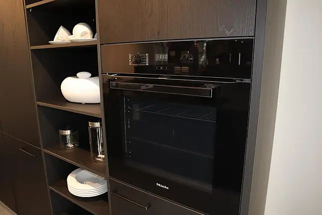 Große Schwarze Küche mit Insel – Eleganz und Funktionalität vereint