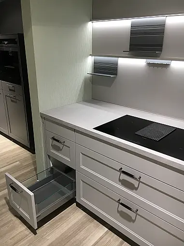 Exklusive Messeküche - Exklusive Geräte - Landhaus - XL-Schränke - Keramik-Arbeitsplatten