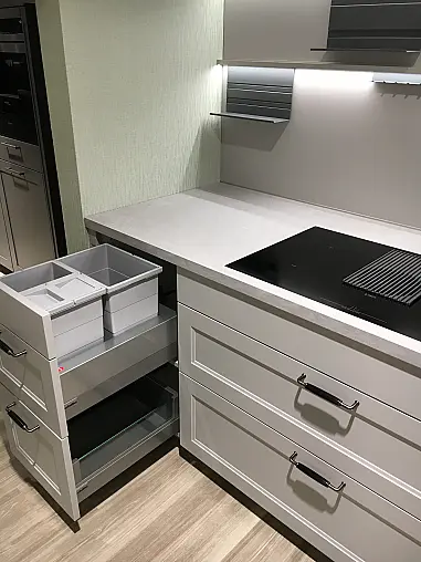 Exklusive Messeküche - Exklusive Geräte - Landhaus - XL-Schränke - Keramik-Arbeitsplatten