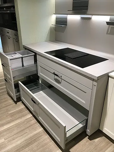 Exklusive Messeküche - Exklusive Geräte - Landhaus - XL-Schränke - Keramik-Arbeitsplatten