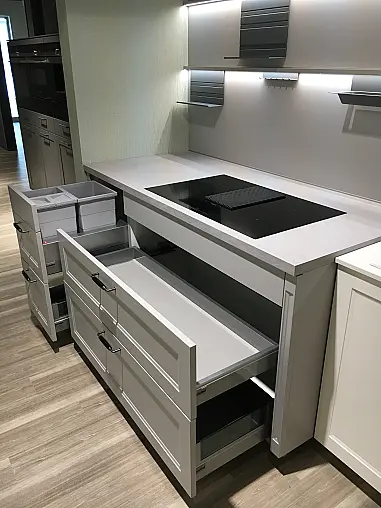 Exklusive Messeküche - Exklusive Geräte - Landhaus - XL-Schränke - Keramik-Arbeitsplatten