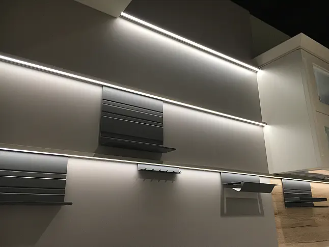 Exklusive Messeküche - Exklusive Geräte - Landhaus - XL-Schränke - Keramik-Arbeitsplatten