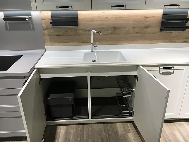 Exklusive Messeküche - Exklusive Geräte - Landhaus - XL-Schränke - Keramik-Arbeitsplatten