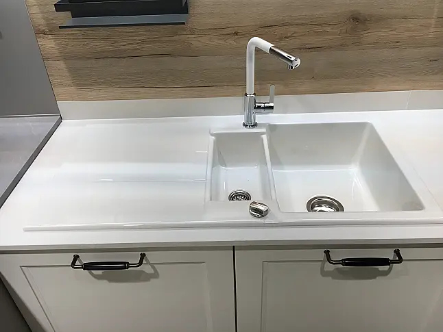 Exklusive Messeküche - Exklusive Geräte - Landhaus - XL-Schränke - Keramik-Arbeitsplatten