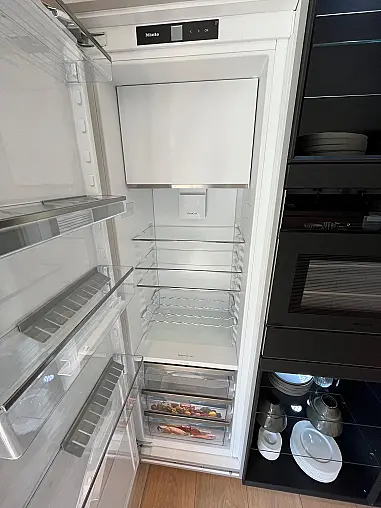 Exklusive Messeküche - Luxus pur - Quarzstein-Arbeitsplatten - LED-Beleuchtungen satt