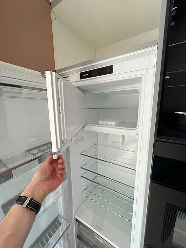 Exklusive Messeküche - Luxus pur - Quarzstein-Arbeitsplatten - LED-Beleuchtungen satt
