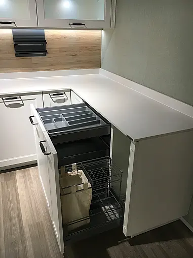 Exklusive Messeküche - Exklusive Geräte - Landhaus - XL-Schränke - Keramik-Arbeitsplatten