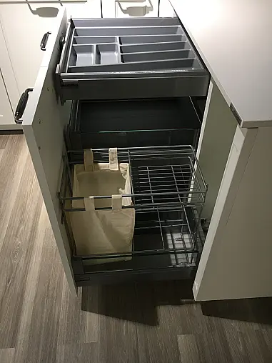 Exklusive Messeküche - Exklusive Geräte - Landhaus - XL-Schränke - Keramik-Arbeitsplatten