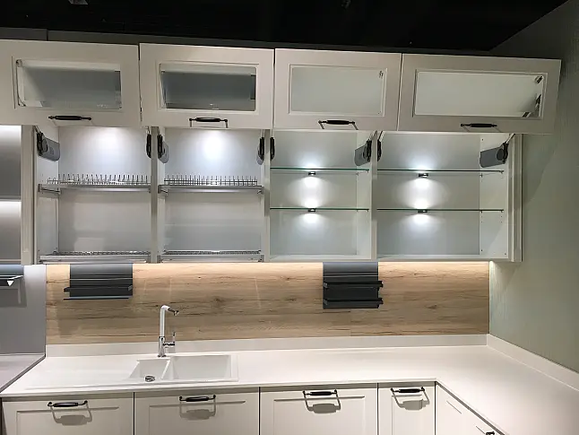 Exklusive Messeküche - Exklusive Geräte - Landhaus - XL-Schränke - Keramik-Arbeitsplatten