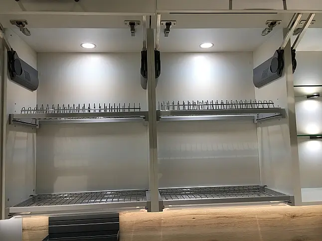 Exklusive Messeküche - Exklusive Geräte - Landhaus - XL-Schränke - Keramik-Arbeitsplatten