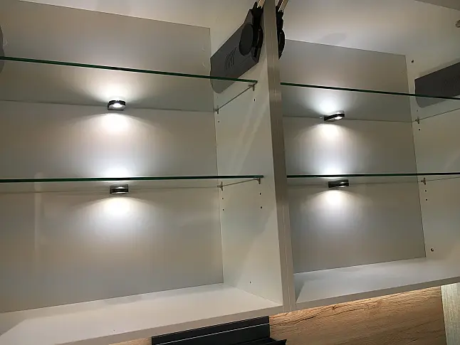 Exklusive Messeküche - Exklusive Geräte - Landhaus - XL-Schränke - Keramik-Arbeitsplatten