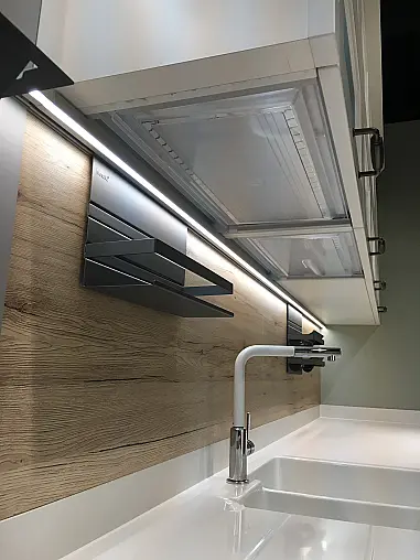 Exklusive Messeküche - Exklusive Geräte - Landhaus - XL-Schränke - Keramik-Arbeitsplatten