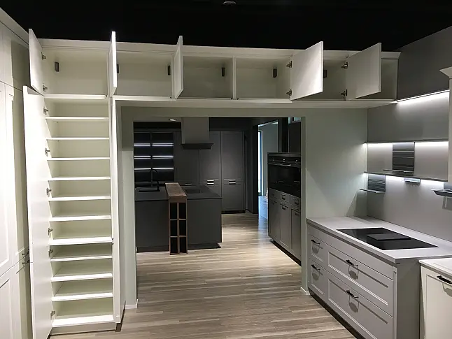 Exklusive Messeküche - Exklusive Geräte - Landhaus - XL-Schränke - Keramik-Arbeitsplatten