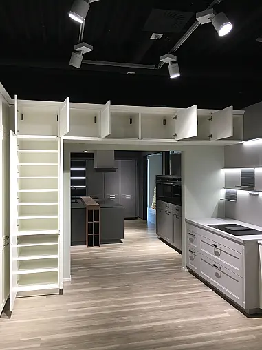 Exklusive Messeküche - Exklusive Geräte - Landhaus - XL-Schränke - Keramik-Arbeitsplatten