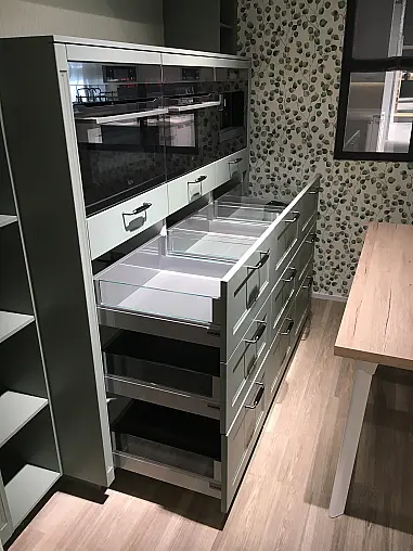 Exklusive Messeküche - Exklusive Geräte - Landhaus - XL-Schränke - Keramik-Arbeitsplatten