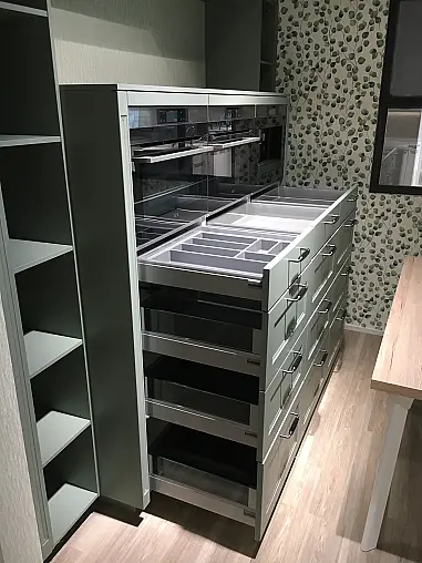 Exklusive Messeküche - Exklusive Geräte - Landhaus - XL-Schränke - Keramik-Arbeitsplatten