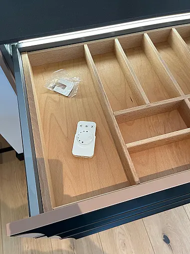 Exklusive Messeküche - Luxus pur - Quarzstein-Arbeitsplatten - LED-Beleuchtungen satt