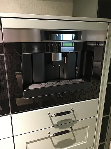 Exklusive Messeküche - Exklusive Geräte - Landhaus - XL-Schränke - Keramik-Arbeitsplatten
