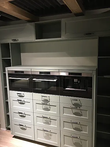 Exklusive Messeküche - Exklusive Geräte - Landhaus - XL-Schränke - Keramik-Arbeitsplatten