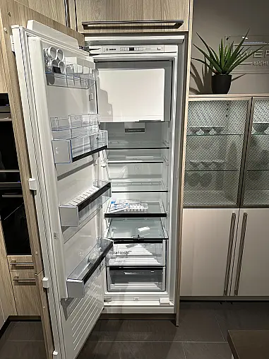 Inselküche inkl. Systemo Arbeitsplatte in zeitloser Farbkombination