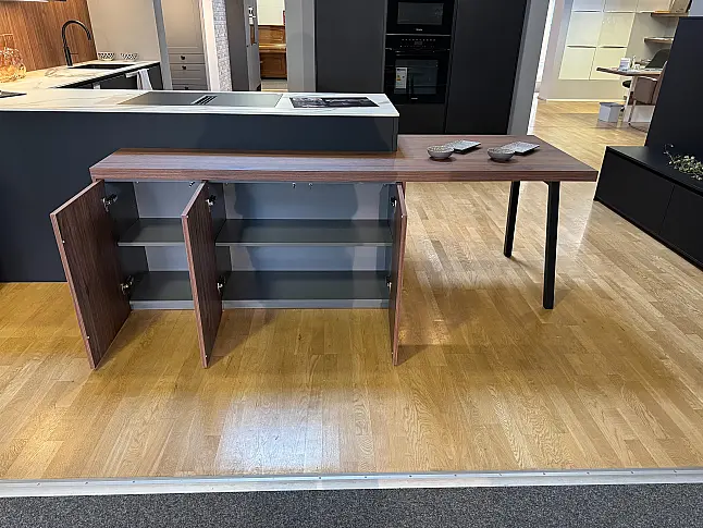 Moderne Eleganz in Schwarz Matt