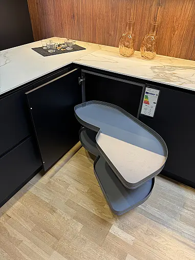 Moderne Eleganz in Schwarz Matt