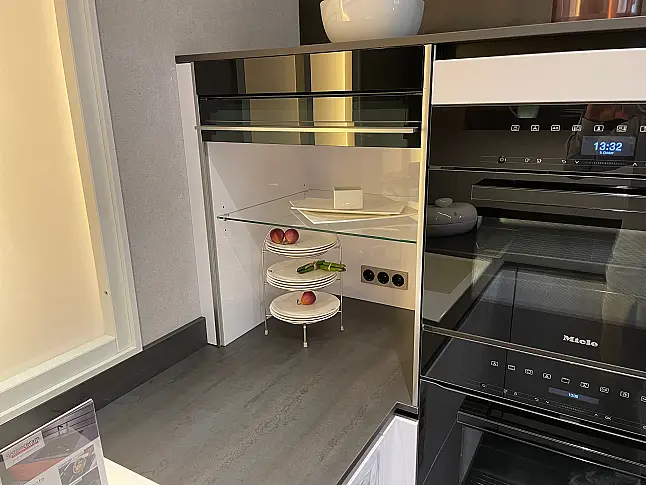 Moderne Küche in Polarweiß Grifflos mit Backofen und Dampfgarer/H - PREIS NOCHMALS EXTREM REDUZIERT