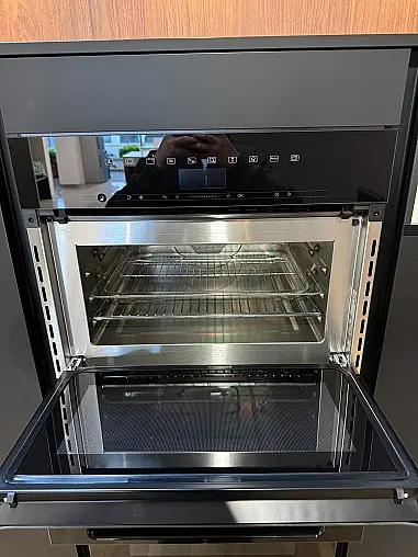 Moderne Eleganz in Schwarz Matt