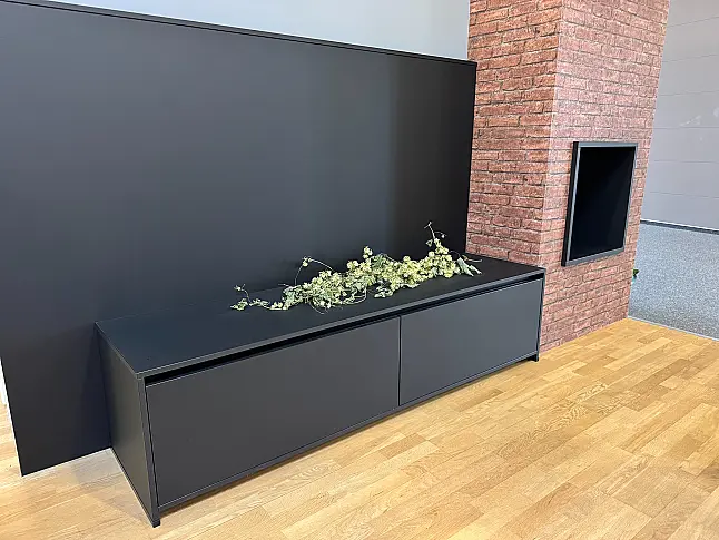Moderne Eleganz in Schwarz Matt