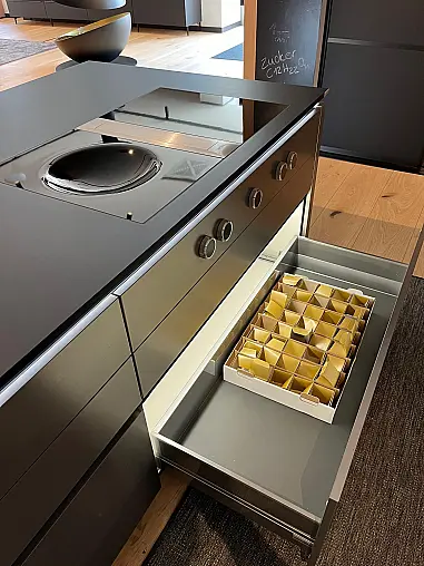 Exklusive Messeküche - Vorführküche - Luxus pur - Keramik-Arbeitsplatten