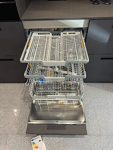 Designküche mit Miele-Geräten