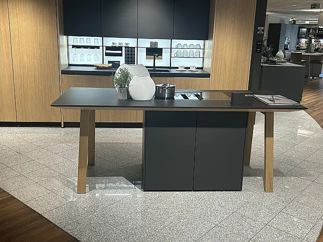 Austellungküche 186, Design-Küche mit Funier und Glasfronten, Ceramic Arbeitsplatte