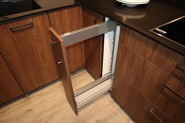 Dunkle L-Küche – Eleganz und Funktionalität in Perfektion