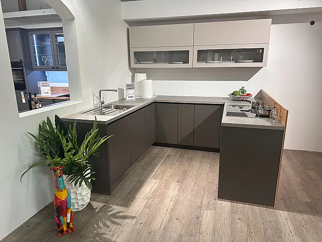 Moderne Einbauküche mit hochwertigen Miele &amp; AEG Elektrogeräten
