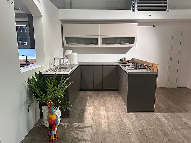 Moderne Einbauküche mit hochwertigen Miele &amp; AEG Elektrogeräten