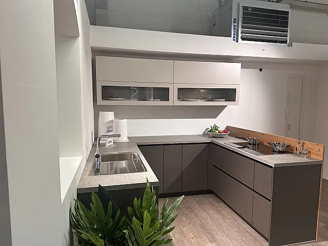 Moderne Einbauküche mit hochwertigen Miele &amp; AEG Elektrogeräten
