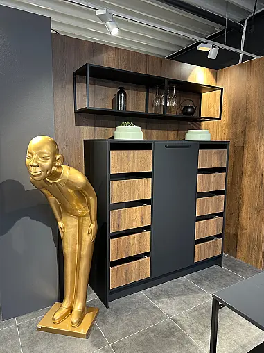 Design Musterküche mit Insel im Industrial Stil