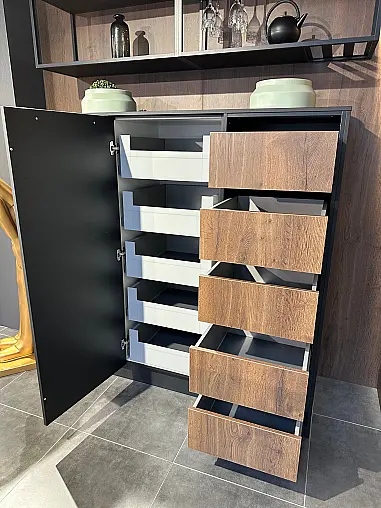 Design Musterküche mit Insel im Industrial Stil